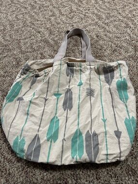 Canvas Arrow Print Tote Bag in Teal and Gray